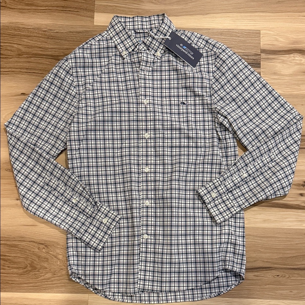 Vineyard Vines Navy and White on the go performance button down